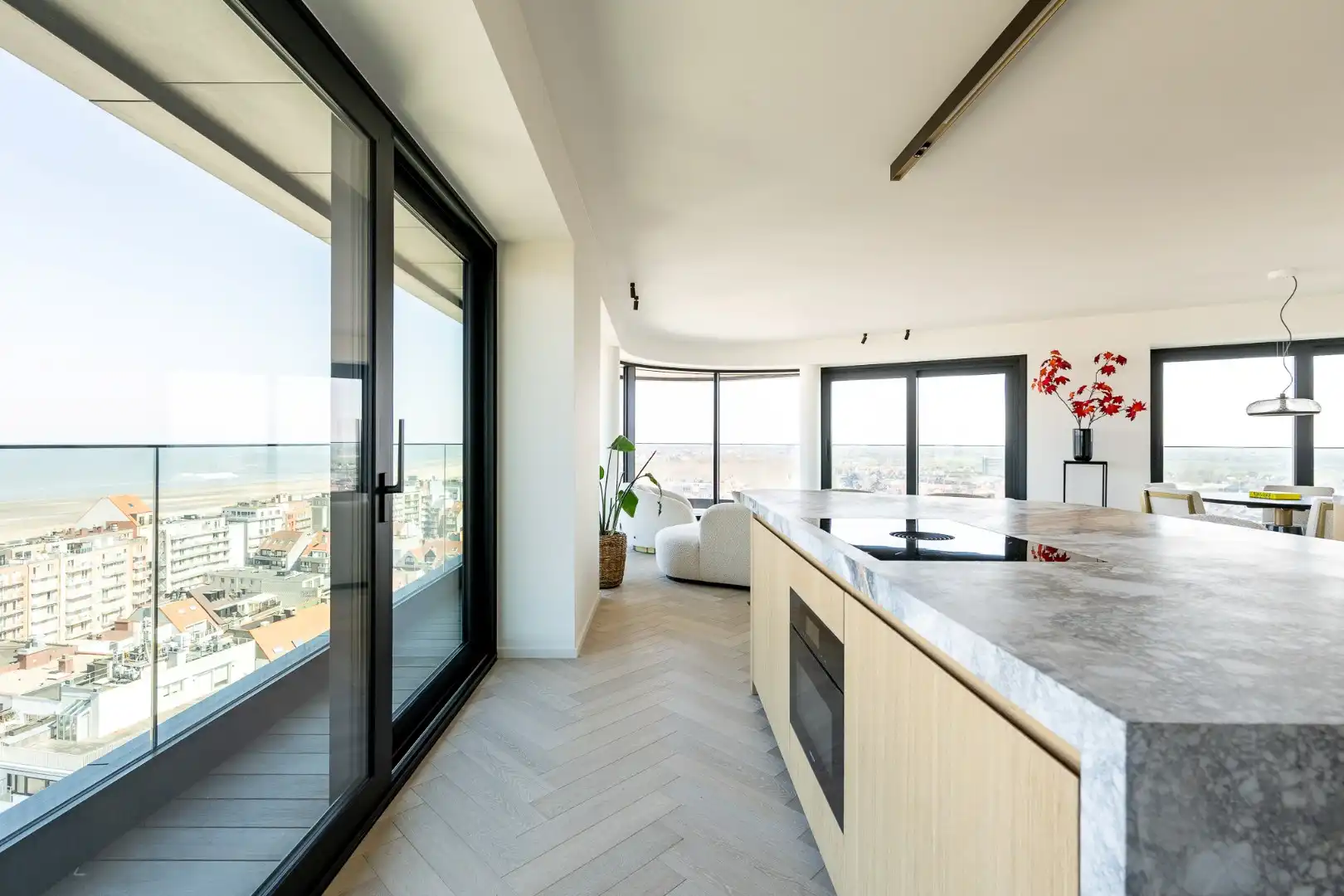 Luxueus nieuwbouwappartement met panoramische verzichten foto 11