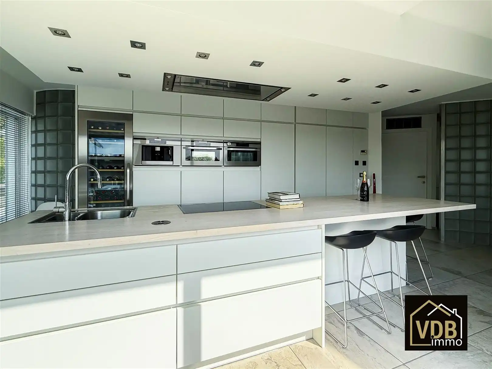 COMMERCIEEL PAND MET PENTHOUSE OP TOP LOCATIE foto 73