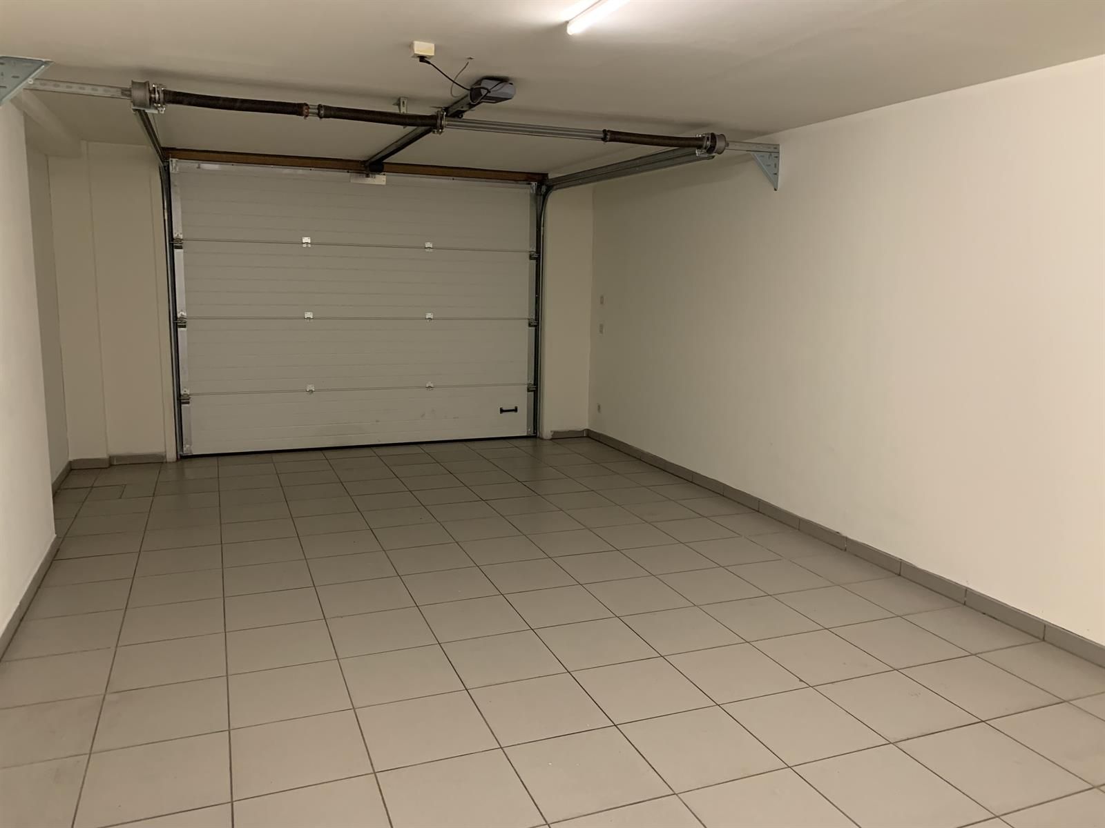 ERPE - Ruim appartement met garage op centrale ligging. foto 8