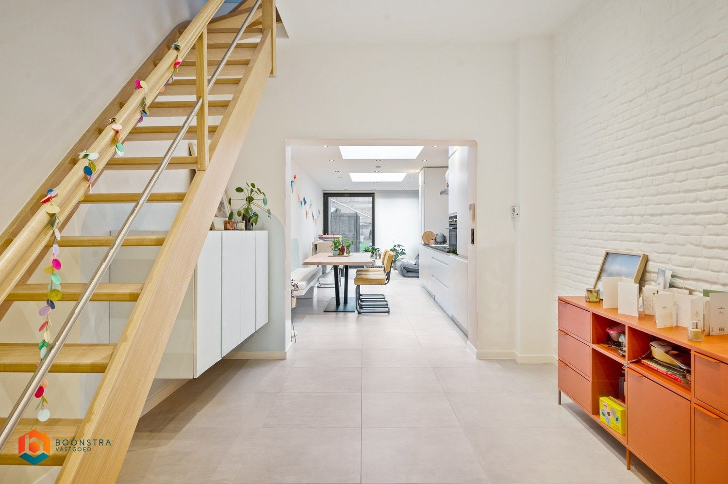 Rijwoning met  2 slpkrs en tuin foto 7