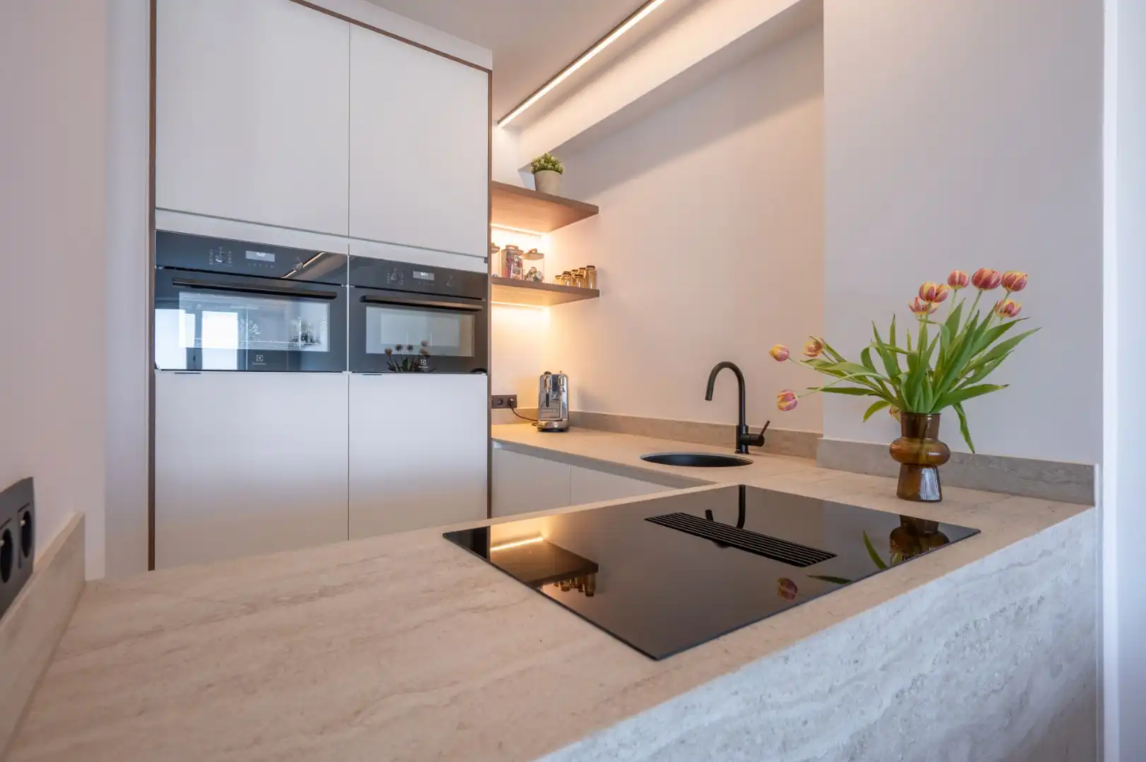 Volledig gerenoveerd appartement met FRONTAAL ZEEZICHT foto 4