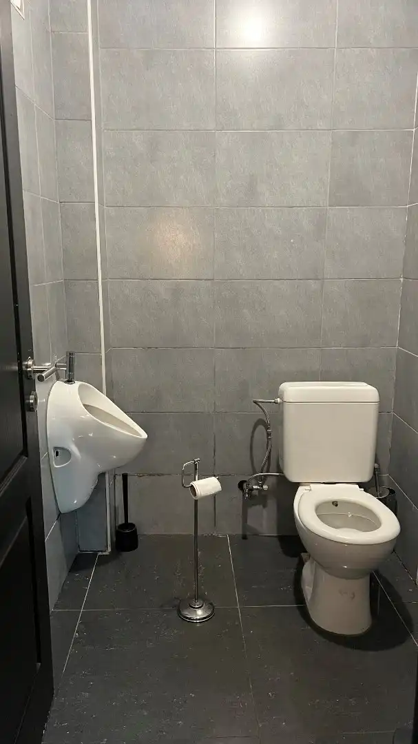 HANDELSGELIJKVLOERS te koop in het centrum van Diest foto 4