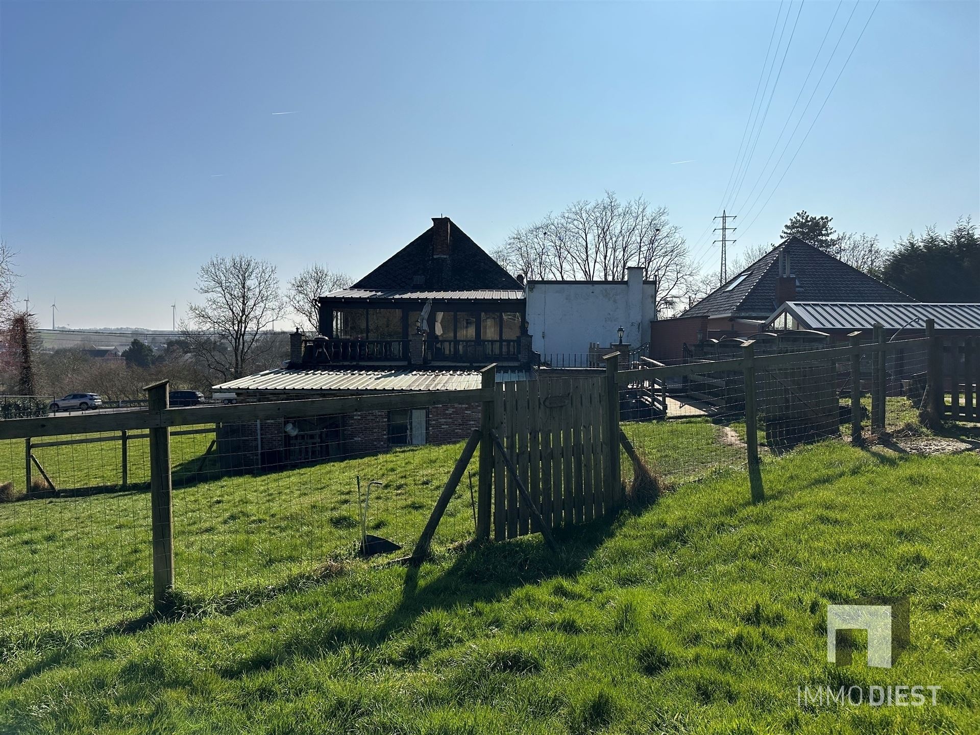 Unieke woning met praktijk en bouwgrond op zichtlocatie foto 44