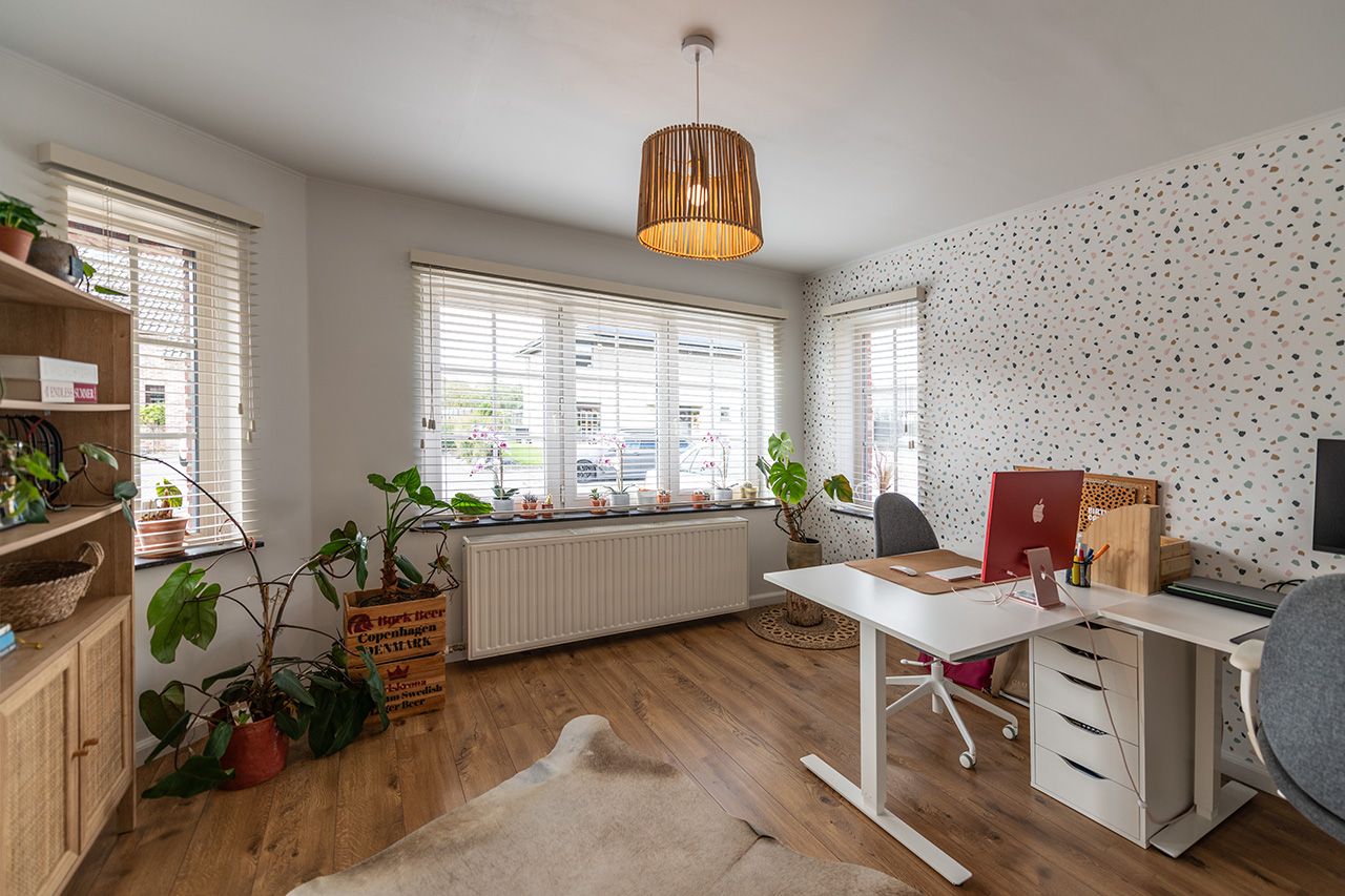 Gezellige woning met ong 205m2 opp op perceel van 4a26 foto {{pictureIndex}}