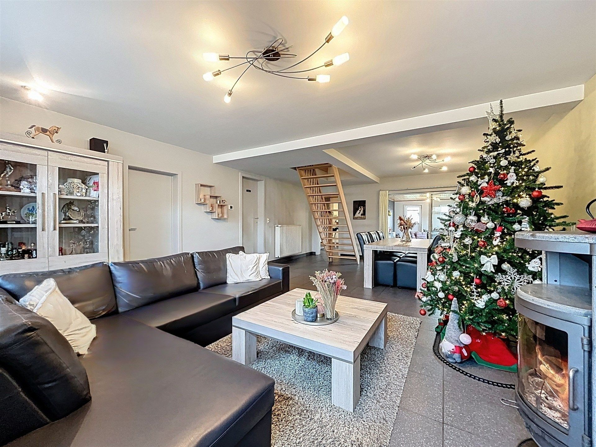 Open bebouwing met 4 slaapkamers op 3550m² foto 4