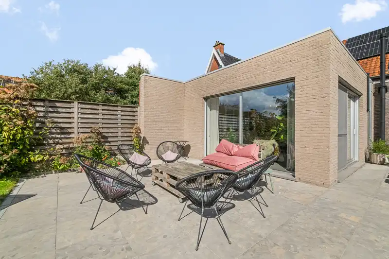 Hooglede – Verrassend ruime tussenwoning met villa-allures op 1.218 m² foto 23