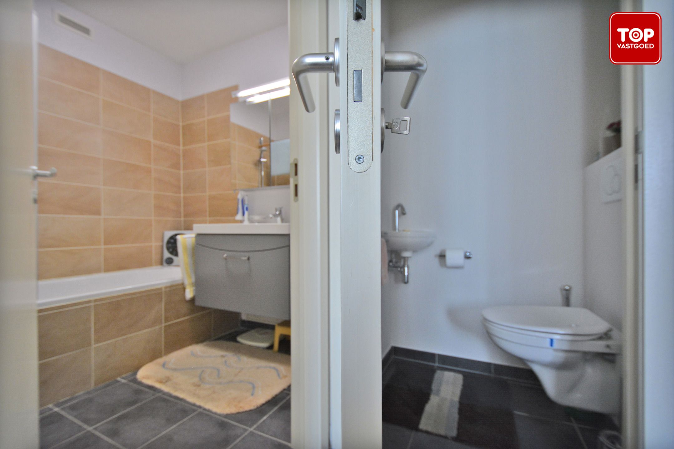 Instapklaar 2-slaapkamer appartement te Wondelgem. foto 8