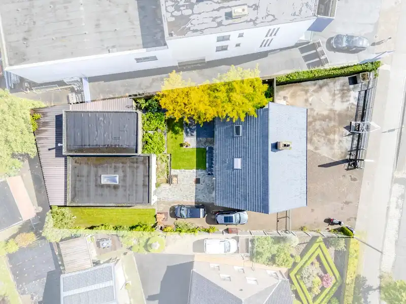 Roeselare-Gits. Opportuniteit aan de Bruggesteenweg gelegen. RUIME LUXE VILLA MET KANTOOR & MAGAZIJN , 4 slaapkamers, uiterst commercieel en zichtbaar. Recent vernieuwd ! foto 22