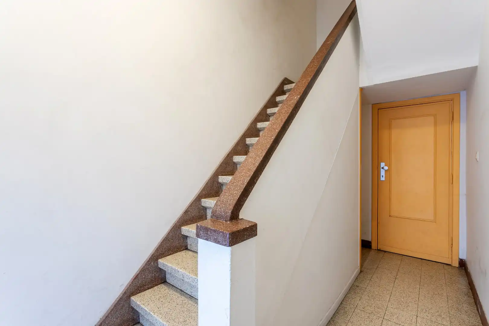 opbrengsteigendom: commercieel glv en 3 appt foto 11