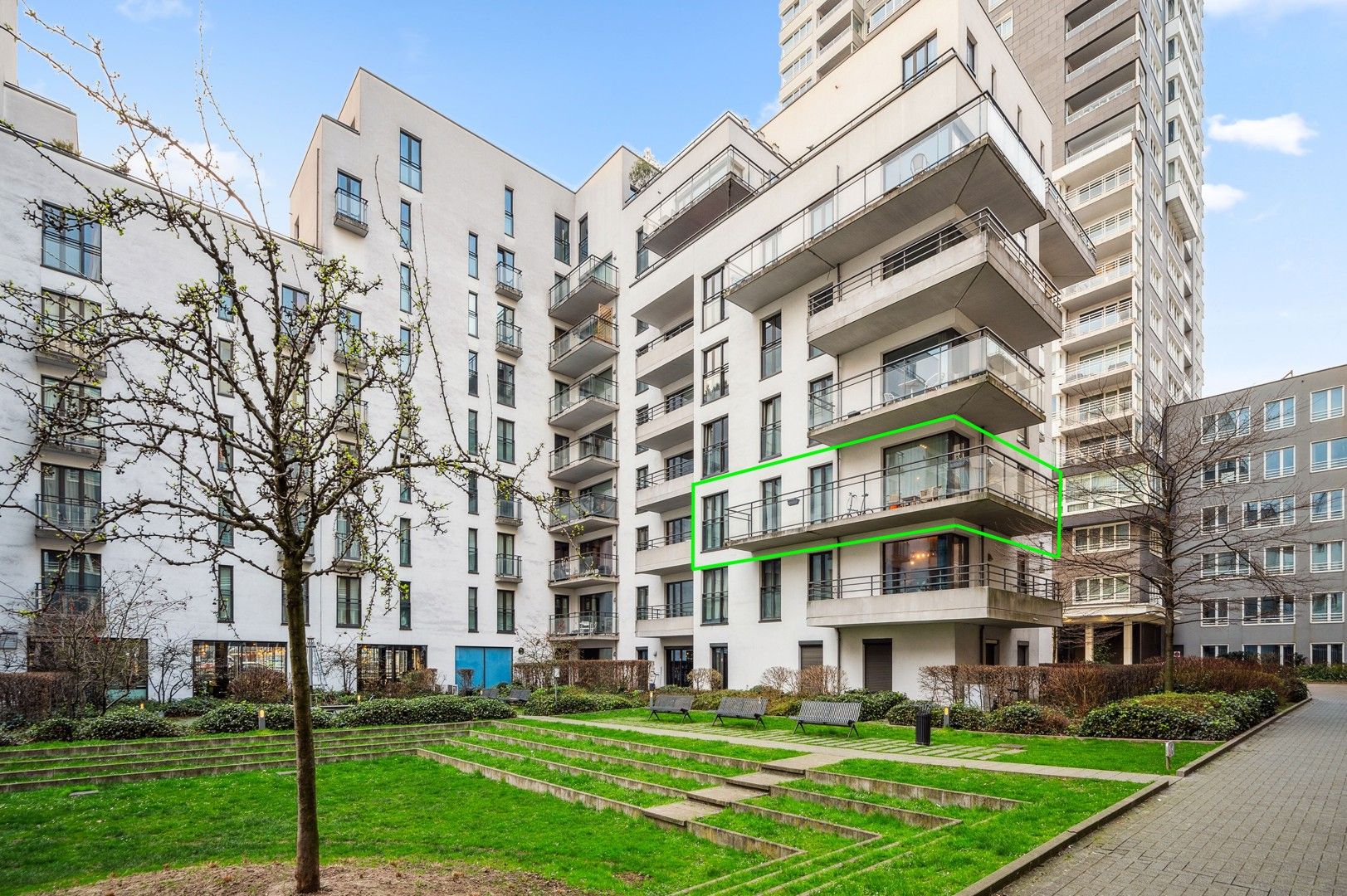 Spacious 3 bedroom apartment with garden view foto 2