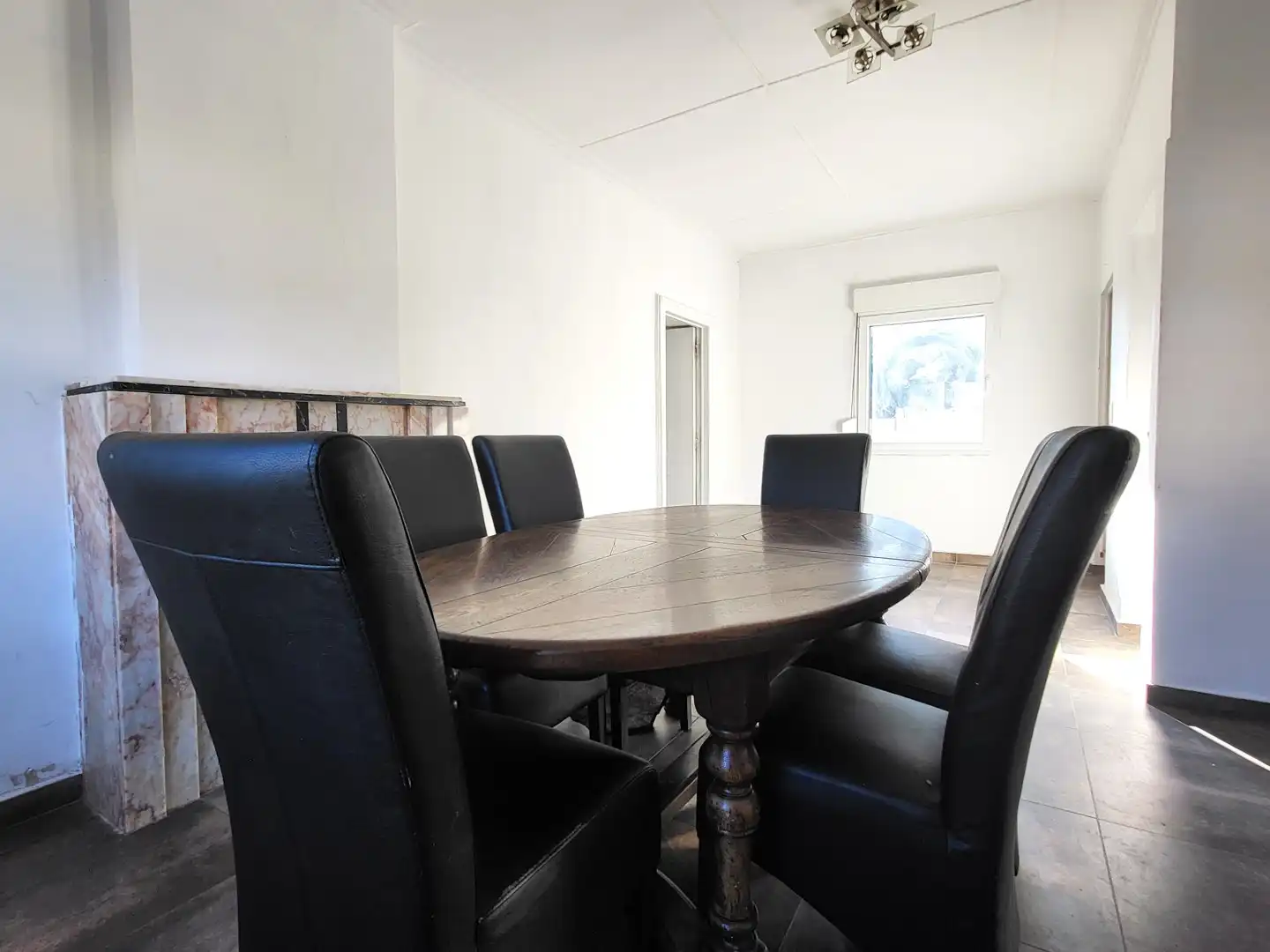 Halfopen bebouwing met 3 slaapkamers en zonnig tuintje in rustige dorpskern. foto 11