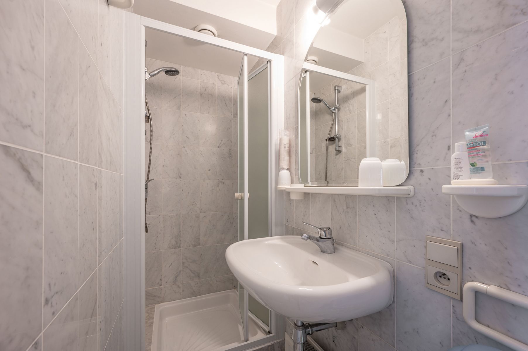 Ruim tweeslaapkamer appartement met prachtig frontaal zeezicht!  foto 10