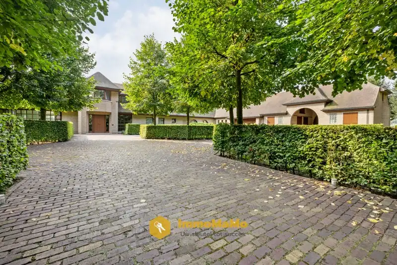 UNIEKE VILLA MET WEILAND EN PAARDENSTALLEN OP EEN TOPLOCATIE TE KOOP IN MENDONK (GENT) foto 2