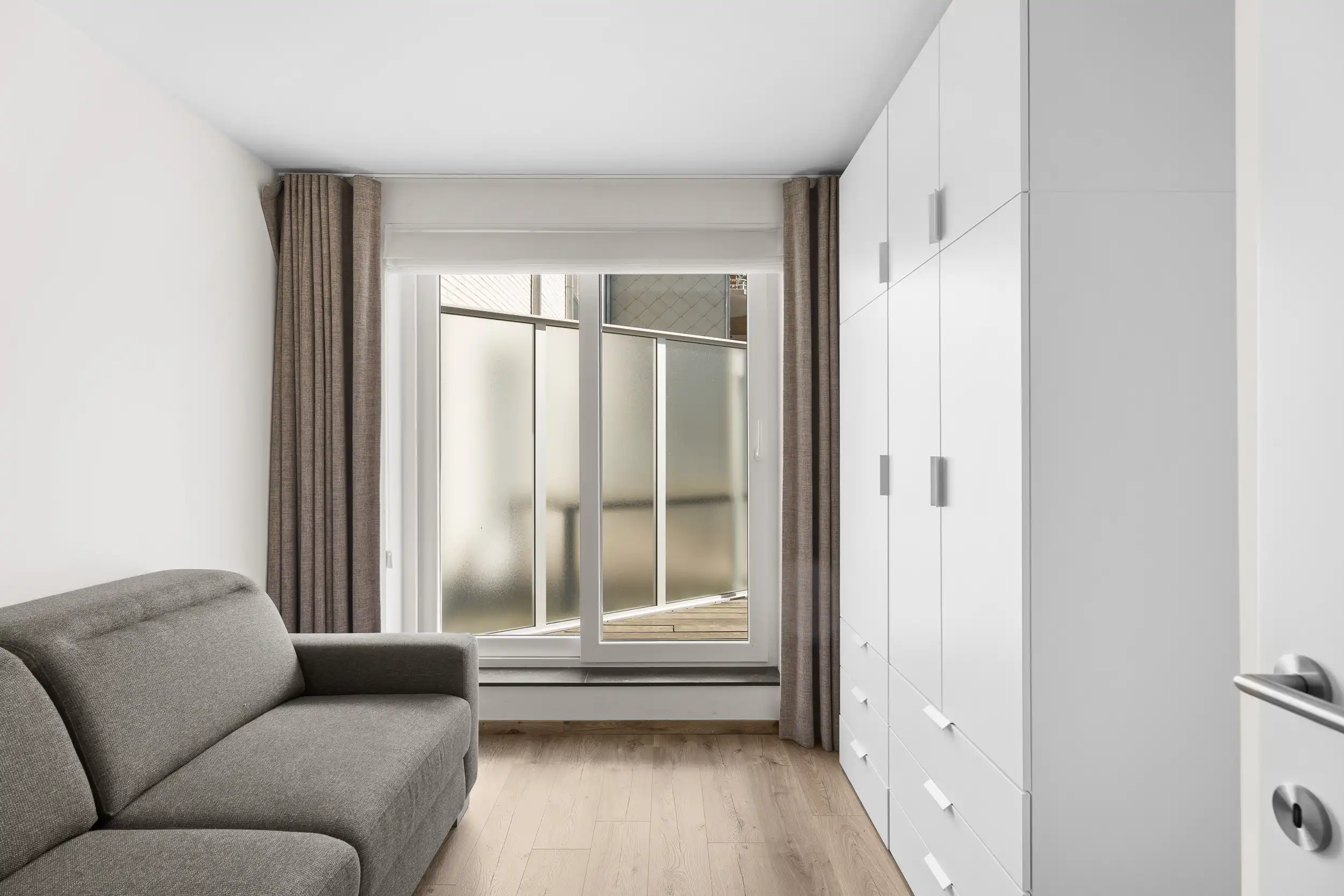 Instapklaar 2-slpk app. met terras vlak bij zee foto 11