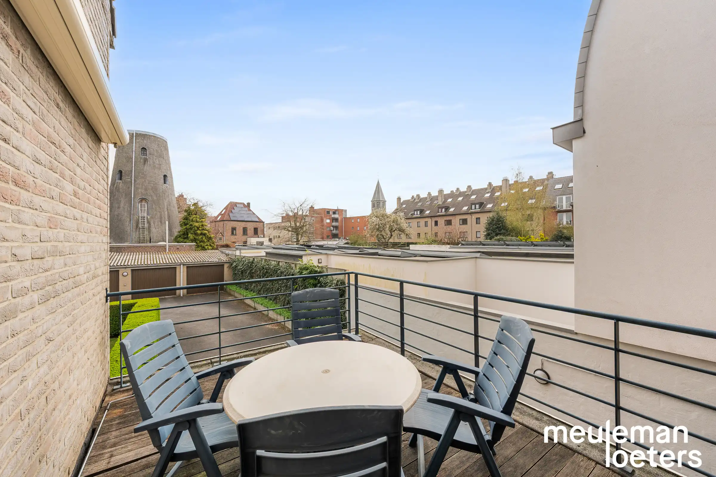 Lichtrijk duplex appartement met ruime inpandige garage en ruim terras  foto 3