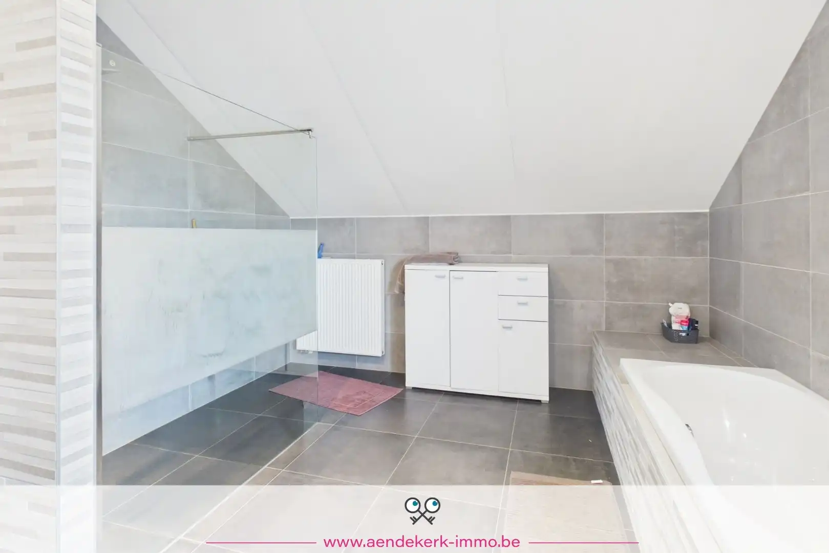 Ruime gezinswoning met 6 slaapkamers en tuin met zwembad in Kessenich foto 29