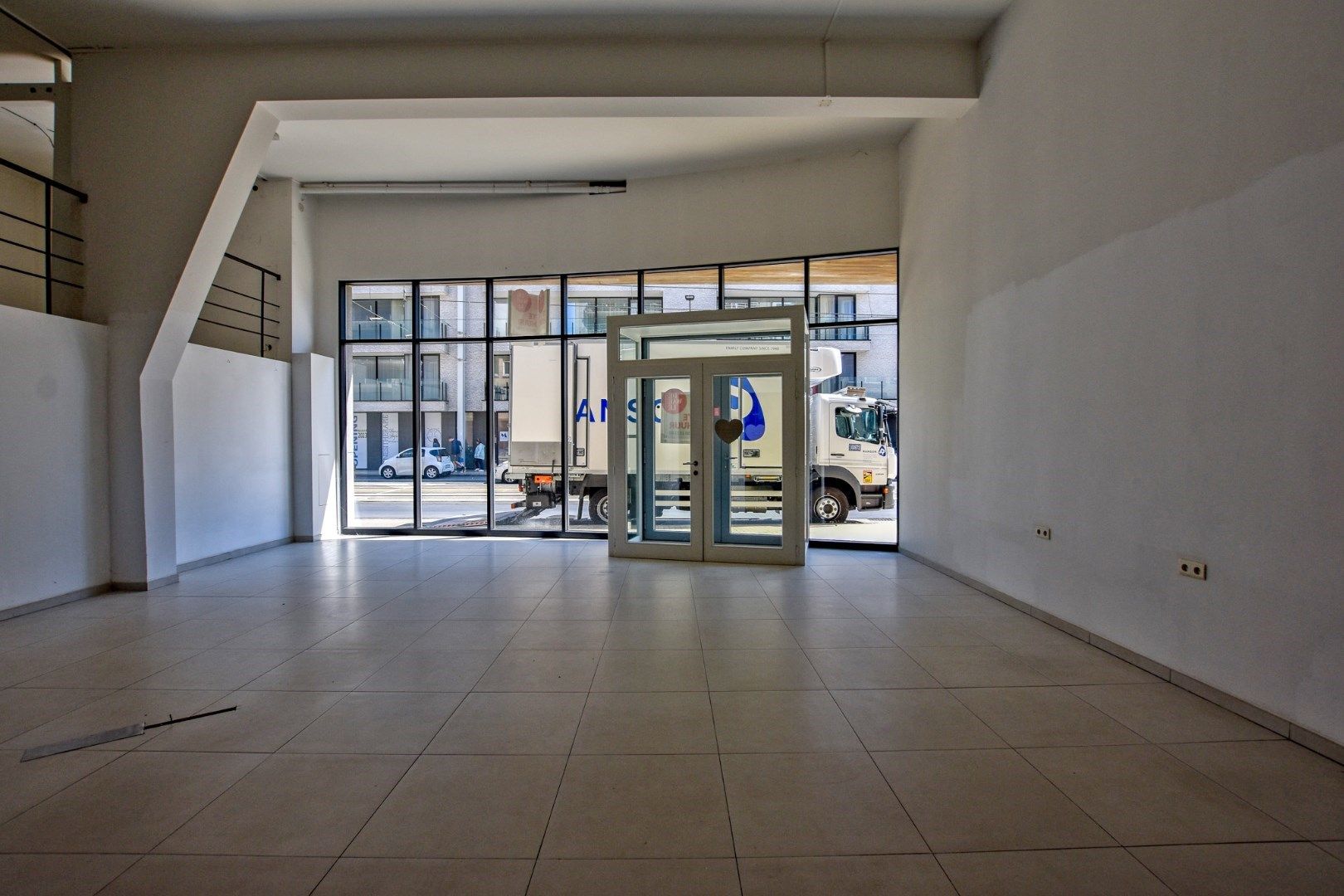 Kantoorruimte / winkelruimte te huur in centrum van Oostduinkerke-Bad.  foto 6