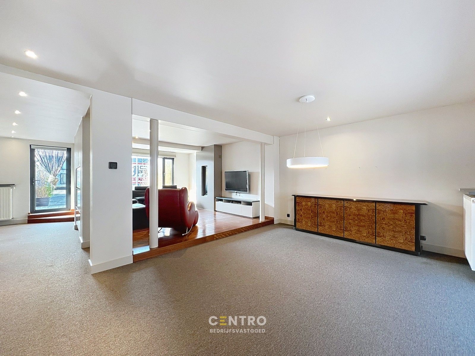 RUIME woning met kantoor/praktijk/winkelruimte van 20m² + ondergrondse GARAGEBOX op COMMERCIËLE ligging te Tielt! foto 13