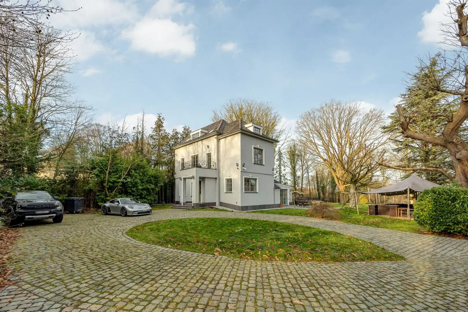 State-of-the-art villa tussen eeuwenoude bomen foto 32