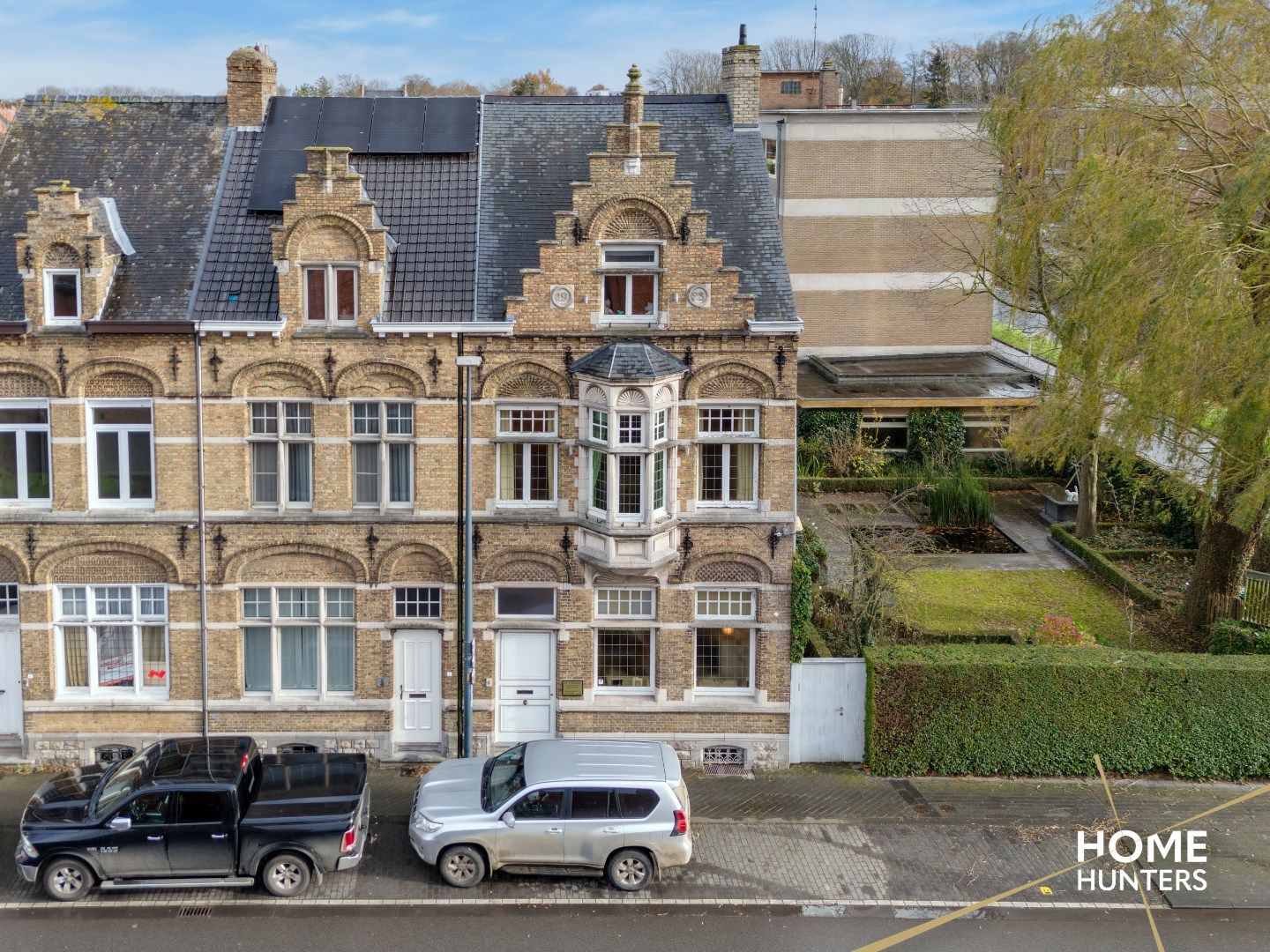 Unieke Herenwoning pal in het historische stadscentrum van Ieper met praktijkruimte foto 2