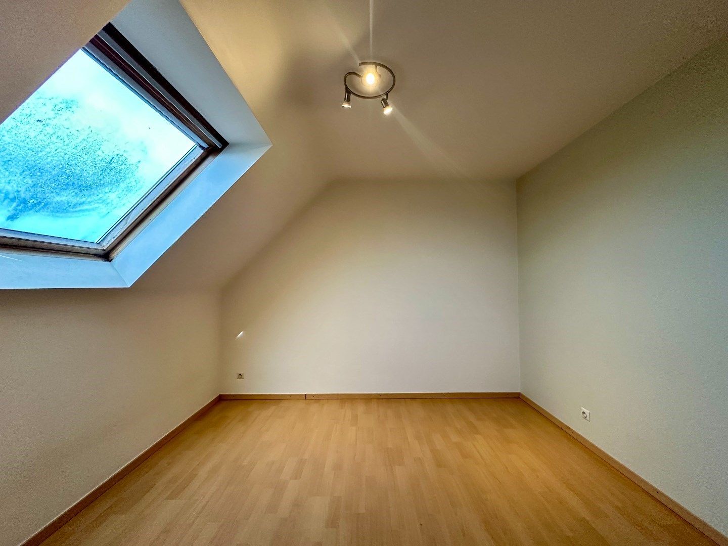 Instapklaar appartement met 2 slaapkamers te Aartrijke foto 12