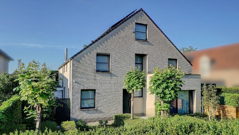 Zeer rustig gelegen villa van 330m² op 8a45ca met prachtige zuidgerichte tuin foto 2