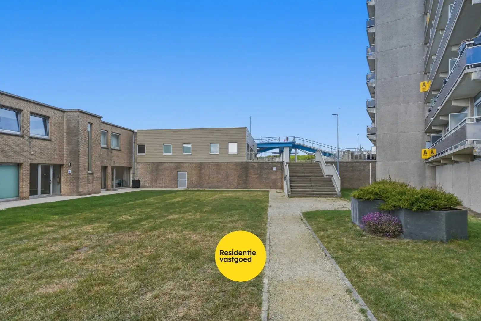 Instapklaar appartement met groot terras in Bredene - vlak bij de zee foto 26