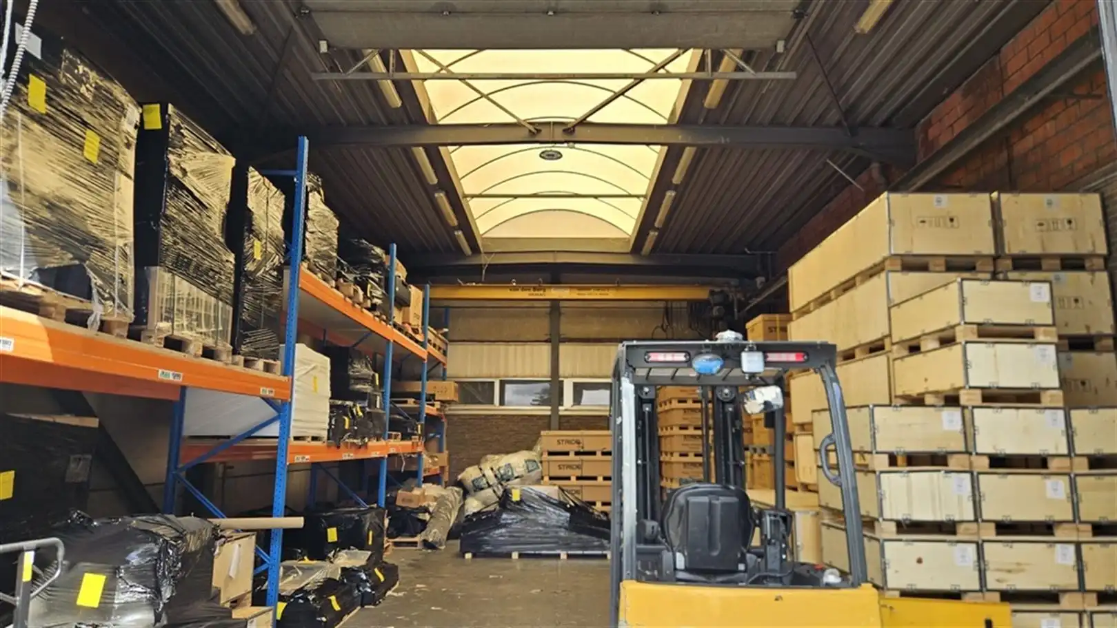 Magazijn met kantoren op toplocatie in Zwijnaarde foto 9