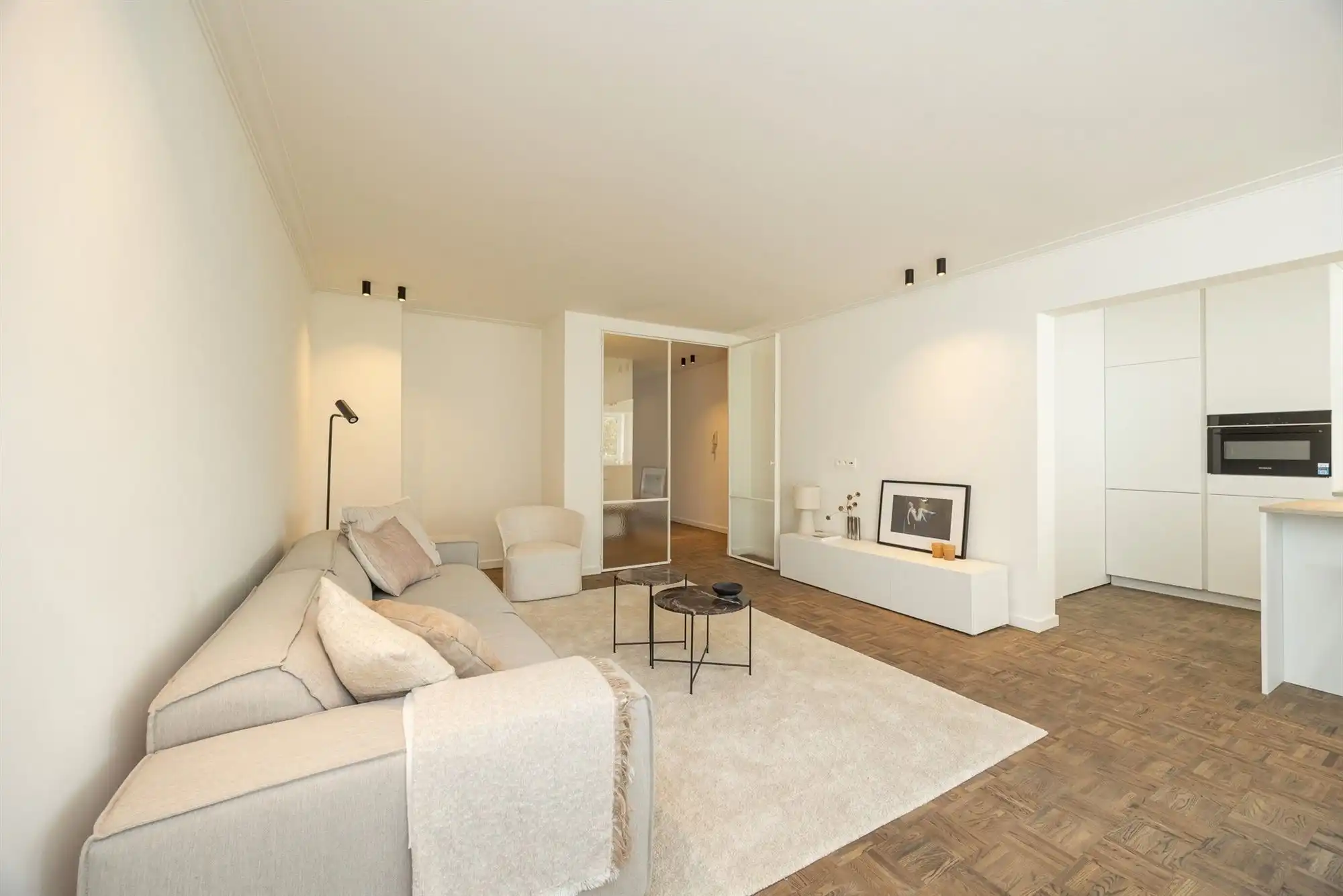 Gerenoveerd appartement met drie slaapkamers en terras foto 4