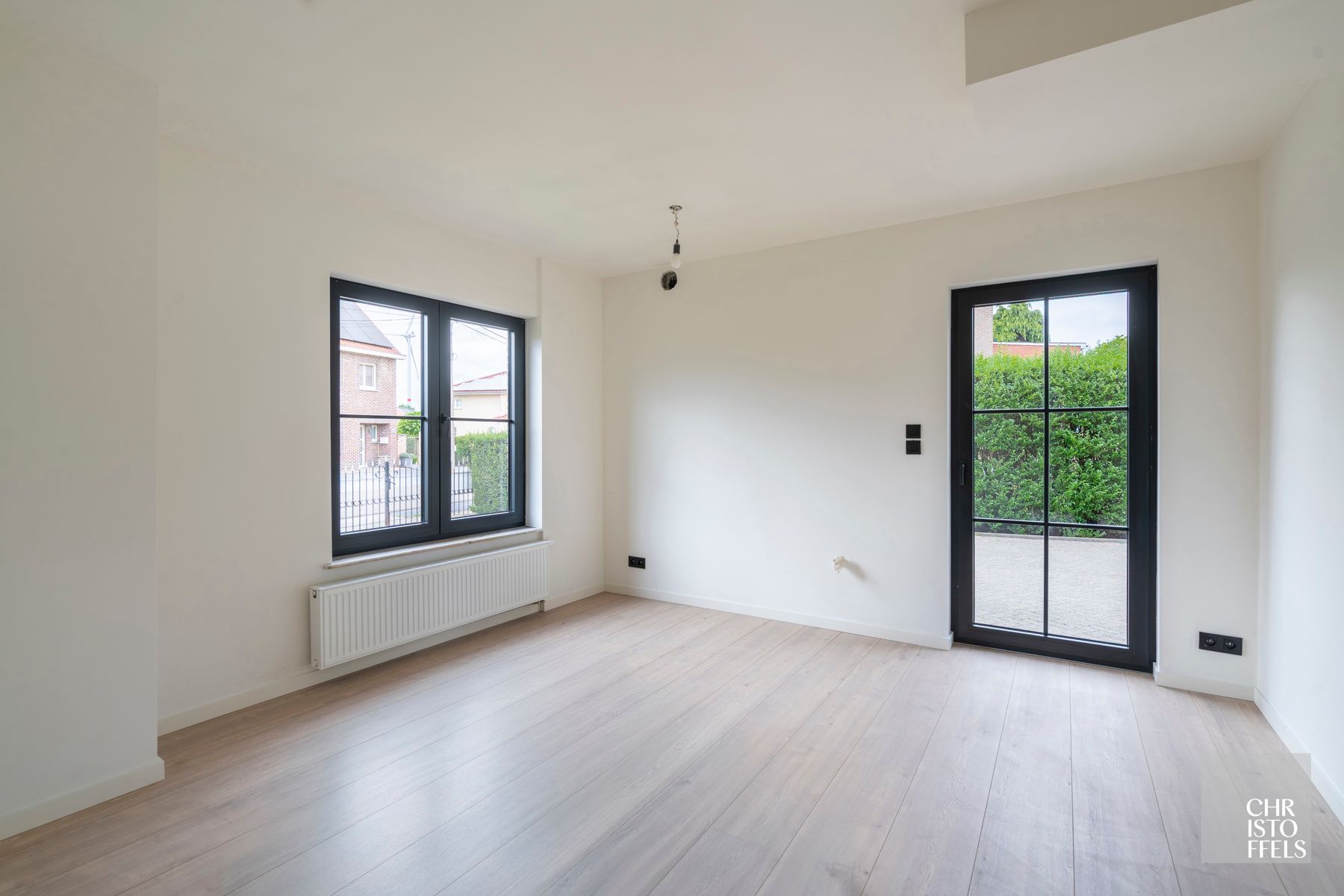 Instapklare, karaktervolle woning met eventuele praktijkruimte (229m²) te Genk!  foto 12