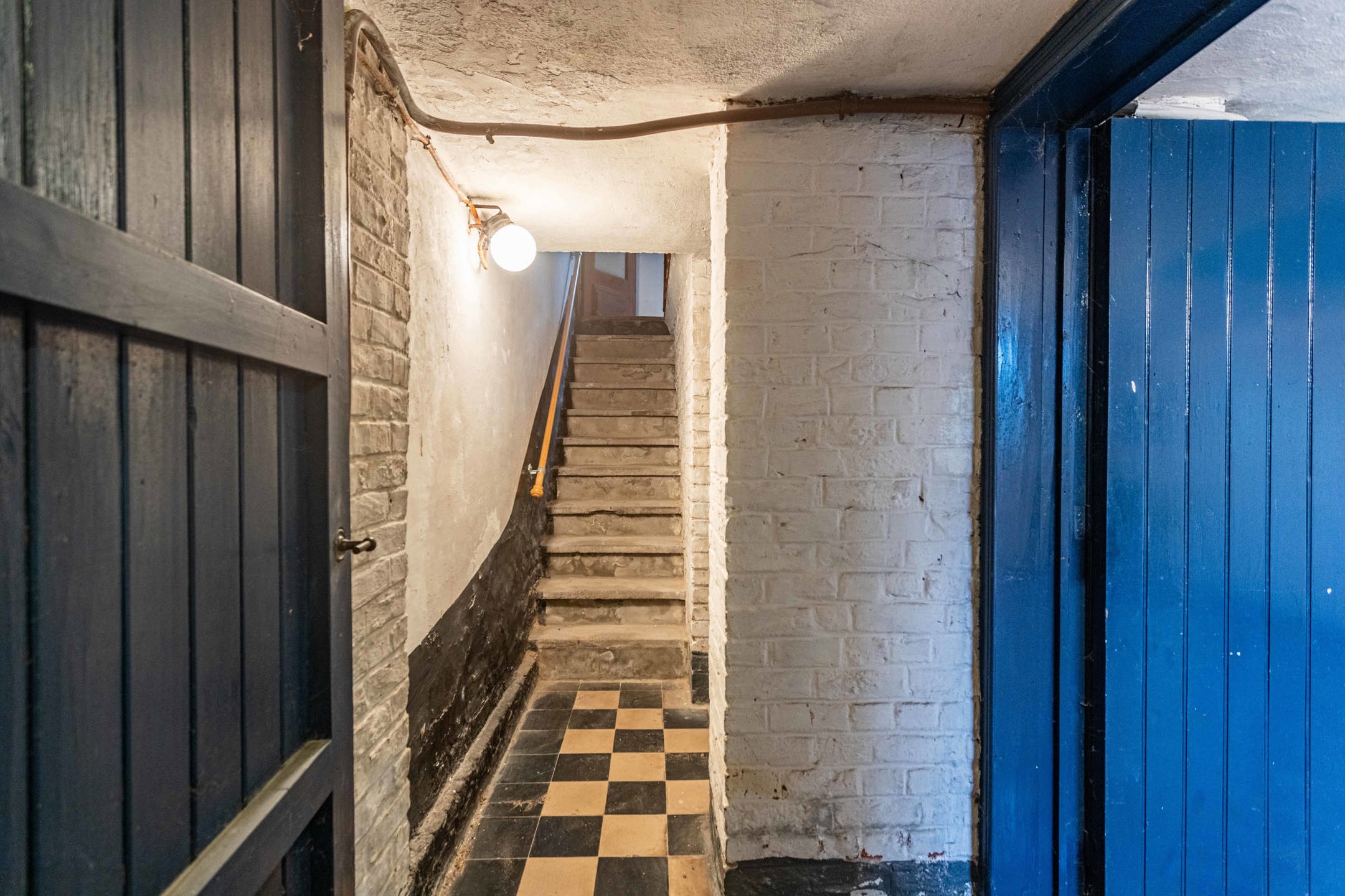 Charmante, te moderniseren stadswoning met tuintje. foto 19