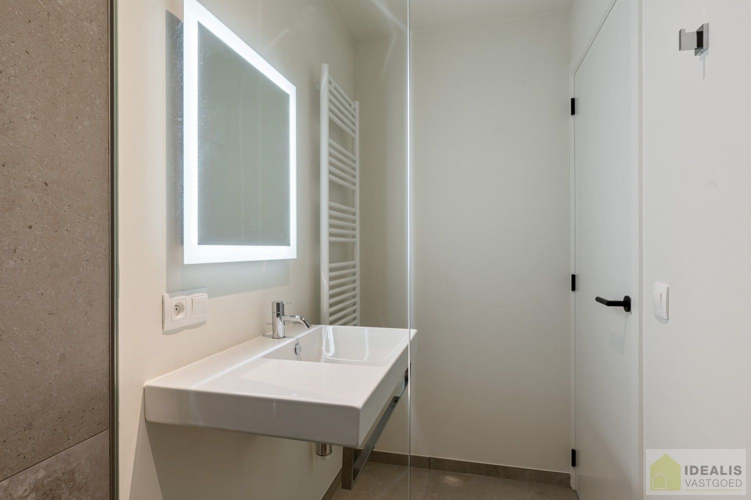 PRACHTIGE, PERFECT ONDERHOUDEN EN MODERN OPGETROKKEN WONING MET EEN HEERLIJK LICHTRIJKE WOONKAMER MET OPEN KEUKEN, 3 SLAAPKAMERS, 2 BADKAMERS VOORZIEN VAN ALLE COMFORT foto 29