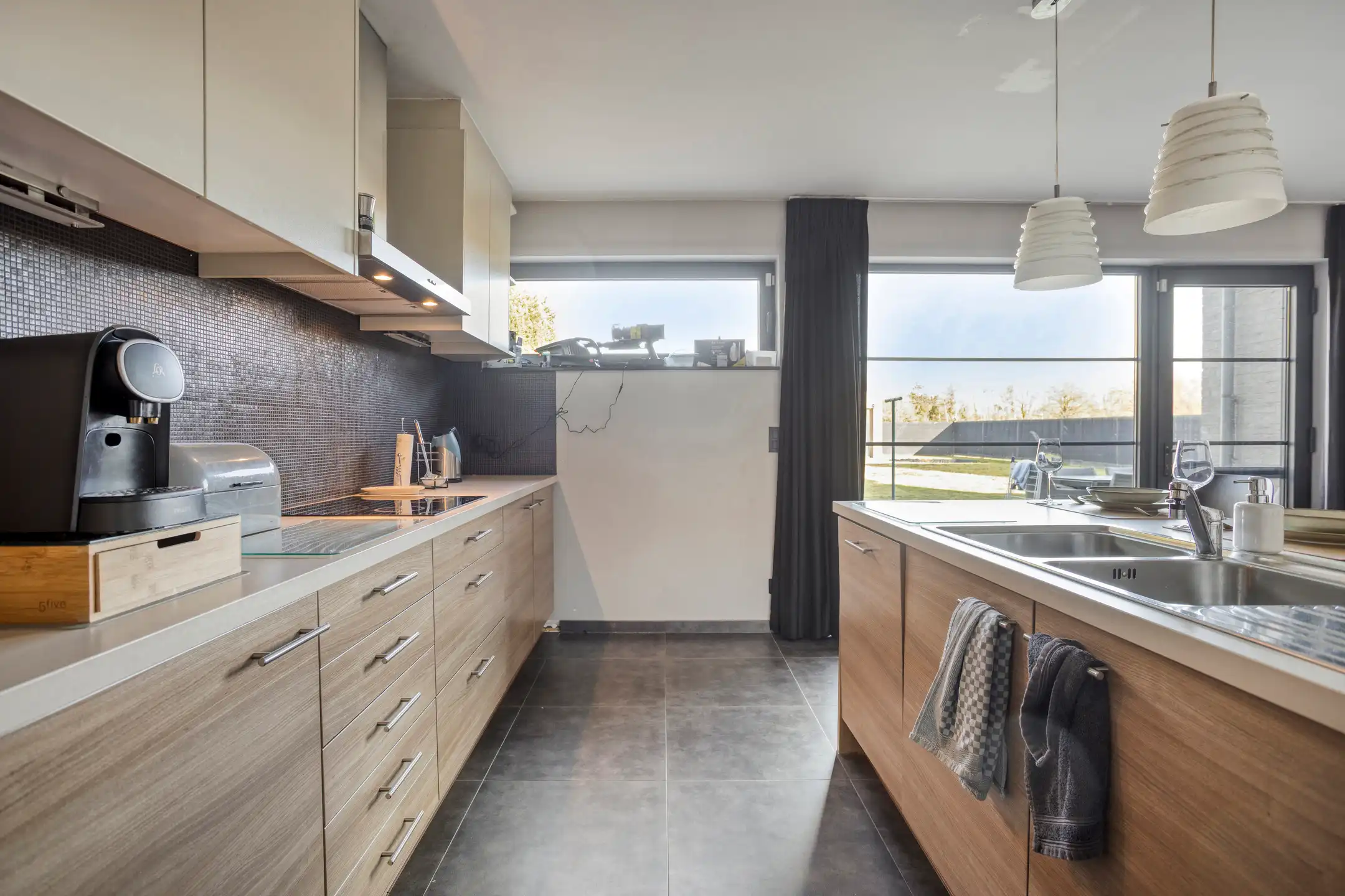 Recente vrijstaande woning op perceel van 10a foto 11