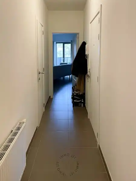 Perfect gelegen, recent appartement met twee slaapkamers foto 2
