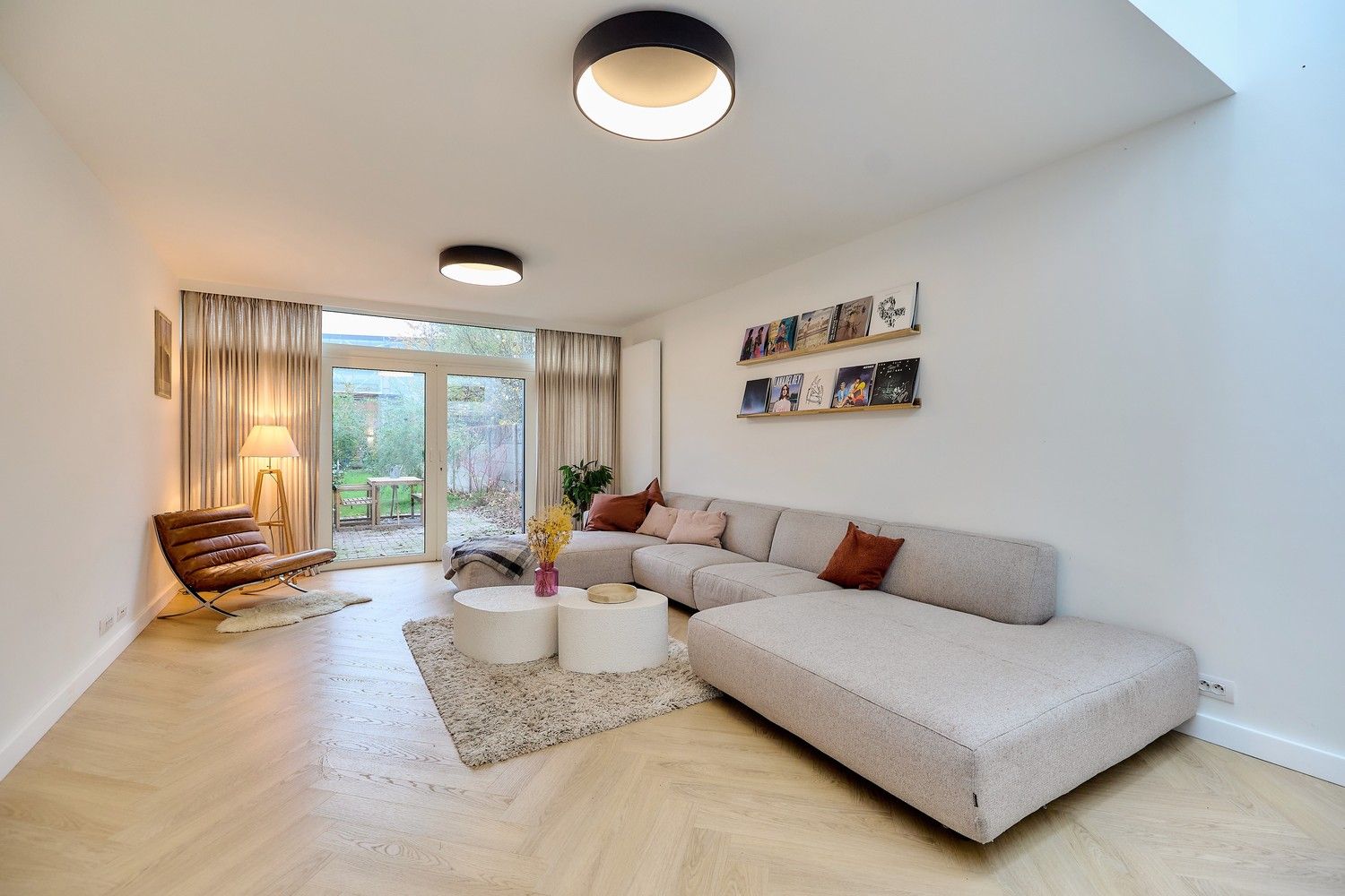 Gerenoveerde interbellum burgerwoning met 4 slaapkamers en grote tuin. foto 3