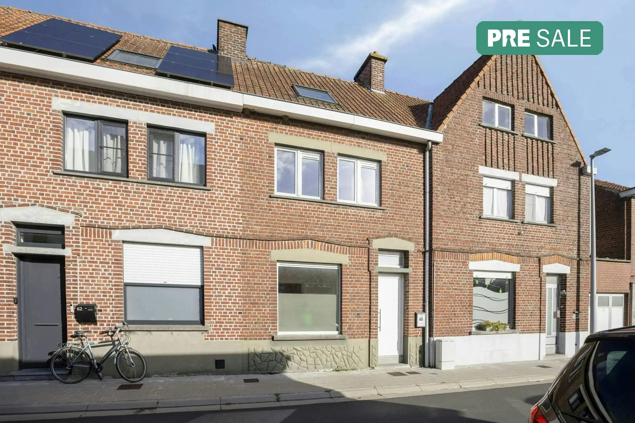 Instapklare woning met 4 slaapkamers en tuin in Ardooie foto {{pictureIndex}}