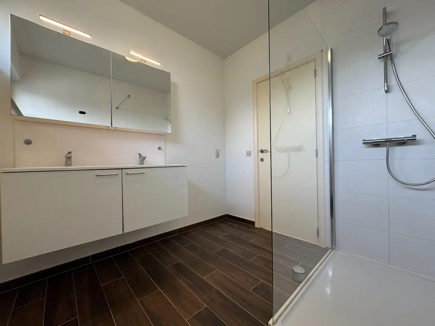 een 2-SLPK- hoekappartement met garage en berging foto 8