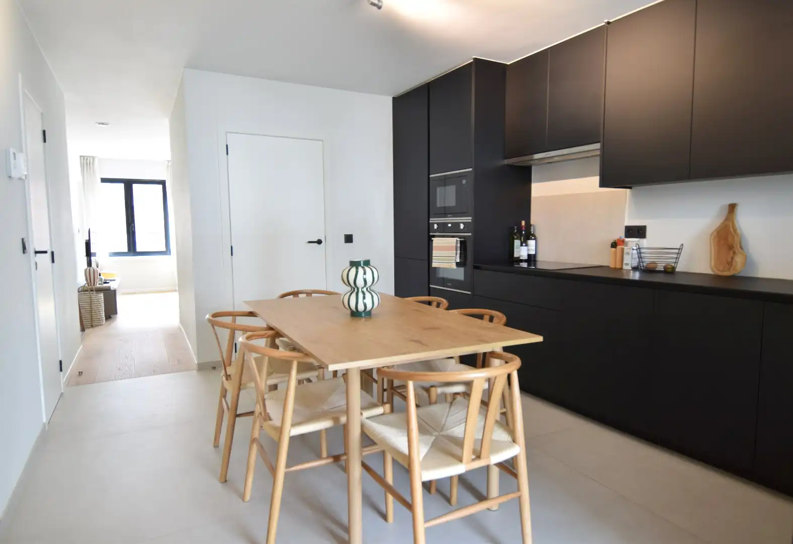 Volledig vernieuwd 2 slaapkamer appartement in hartje Kortrijk foto 4