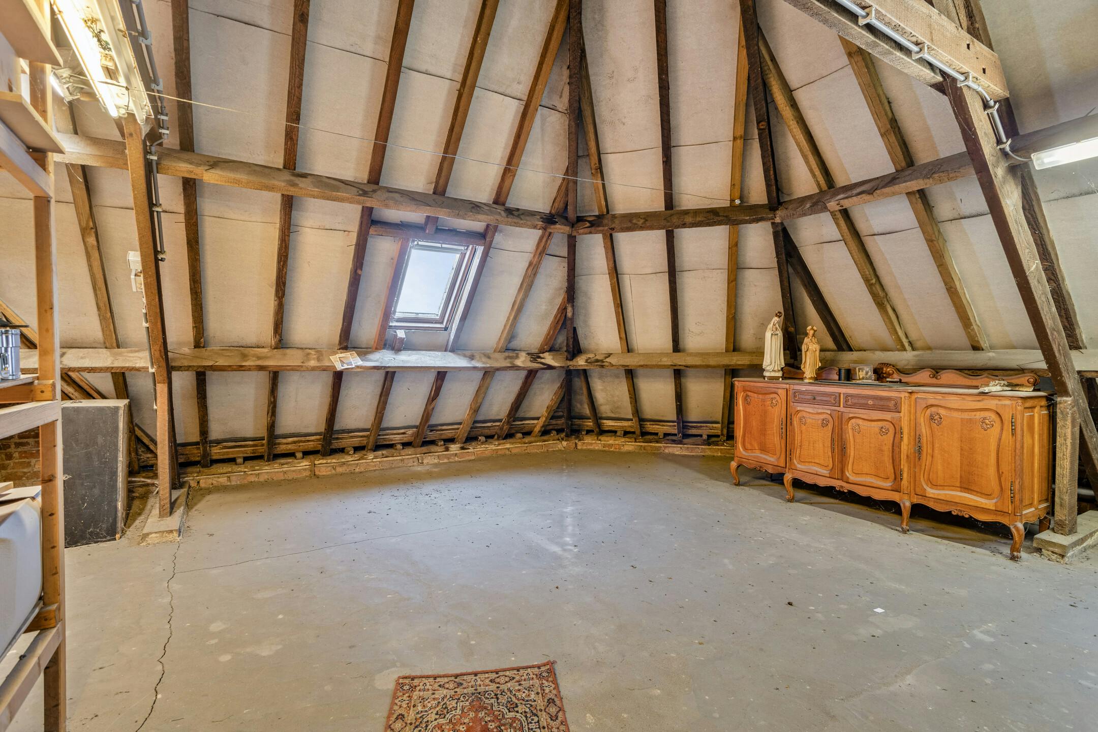 Centrumwoning met handelsruimte te koop in Beveren-Leie foto 8