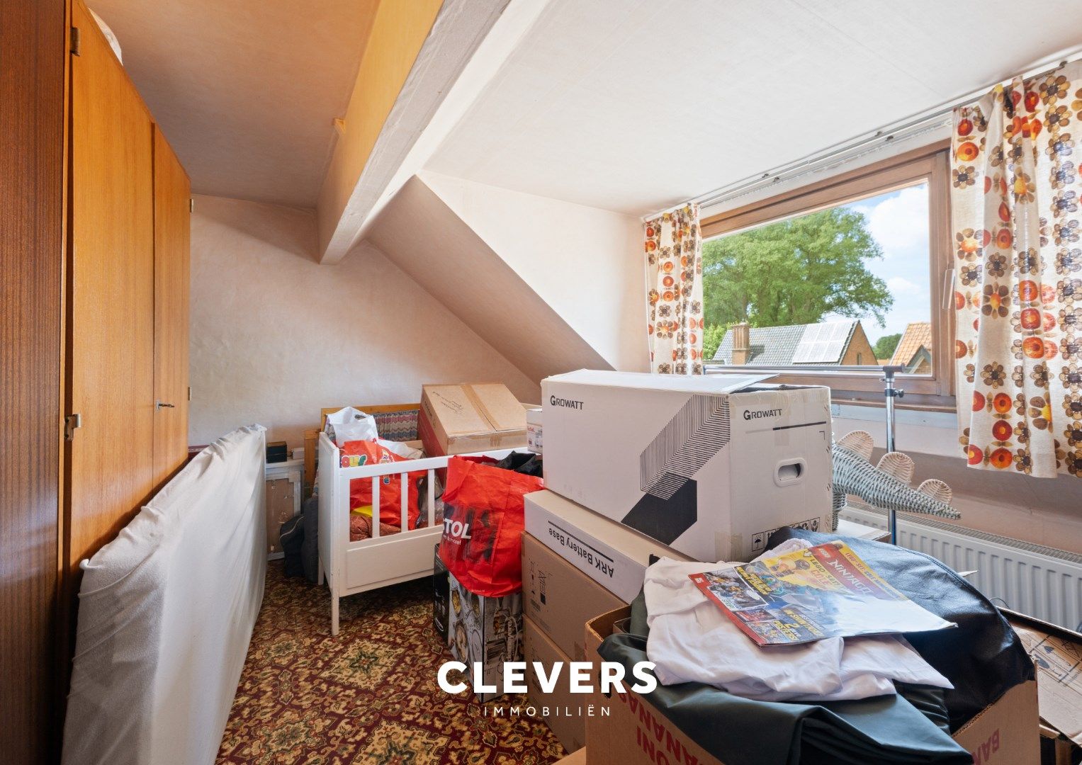 Op te frissen gezinswoning met 4 slaapkamers en zij-ingang foto 15