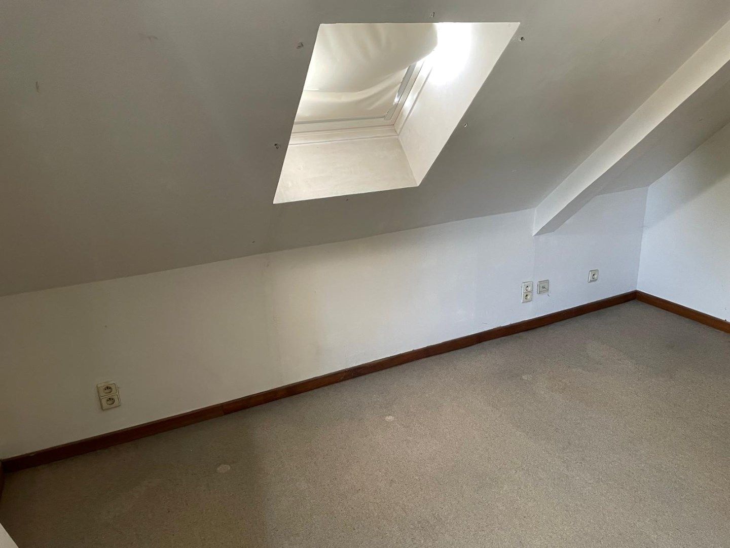 Appartementsgebouw met aanpalende schuur foto 4
