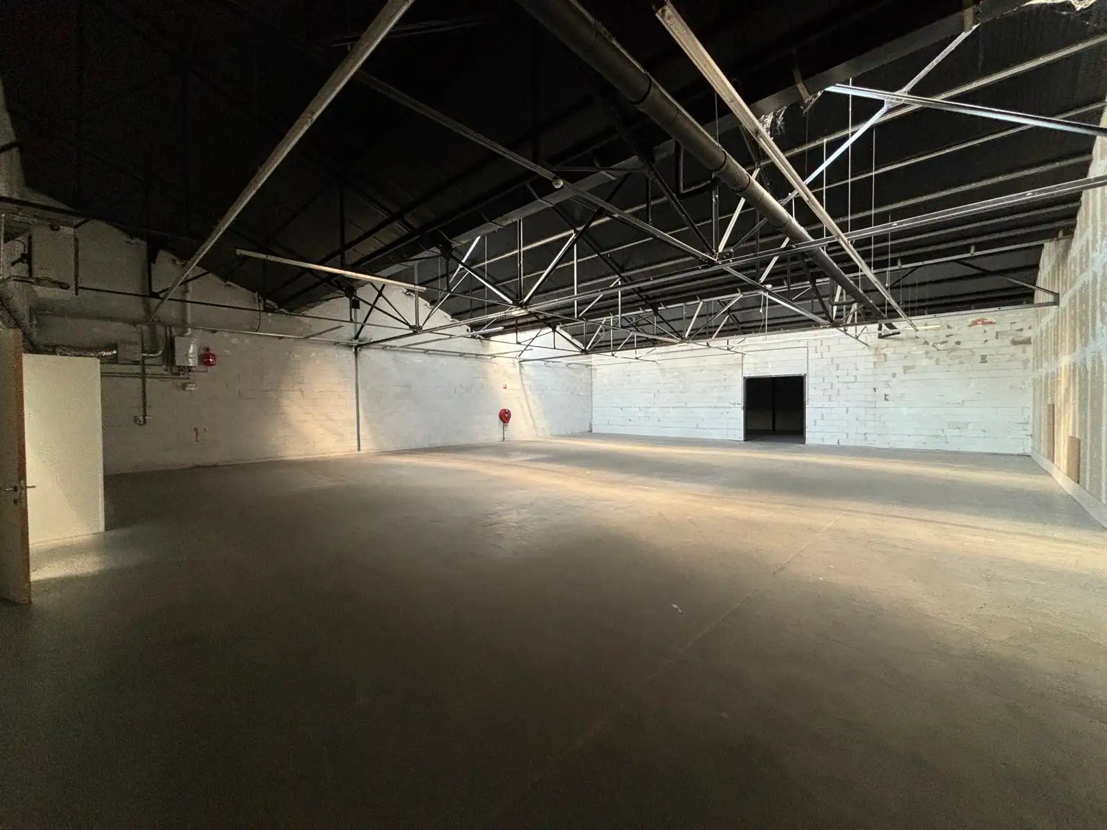 Winkelpand met showroom & magazijn te huur – Lier (1.000 m²) foto 10