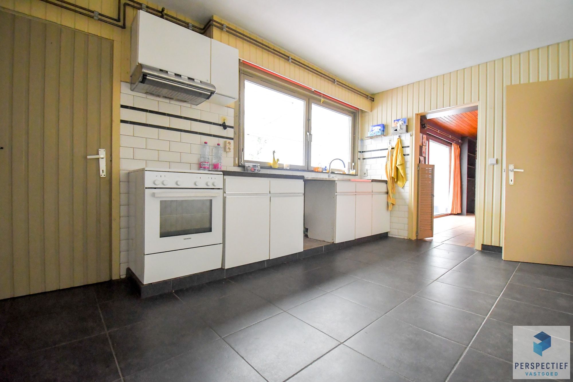 GOED GELEGEN WONING met prachtige idyllische tuin en uitweg op een perceel van 2034 m² met landelijke uitzichten foto 13