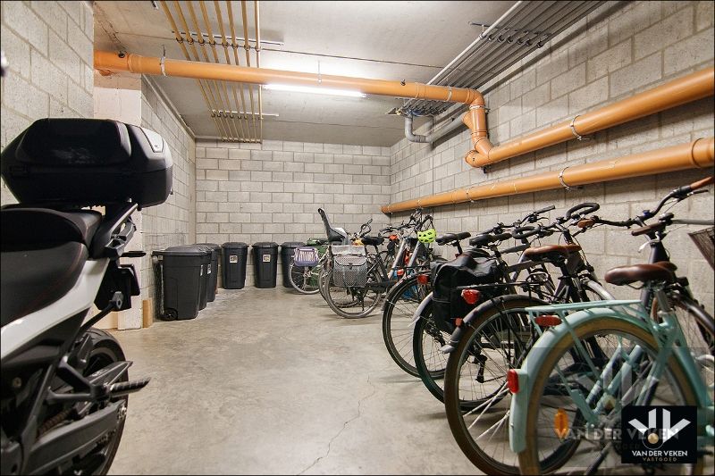 Instapklaar 2 slpk-appartement aan de standsrand van Genk foto 17