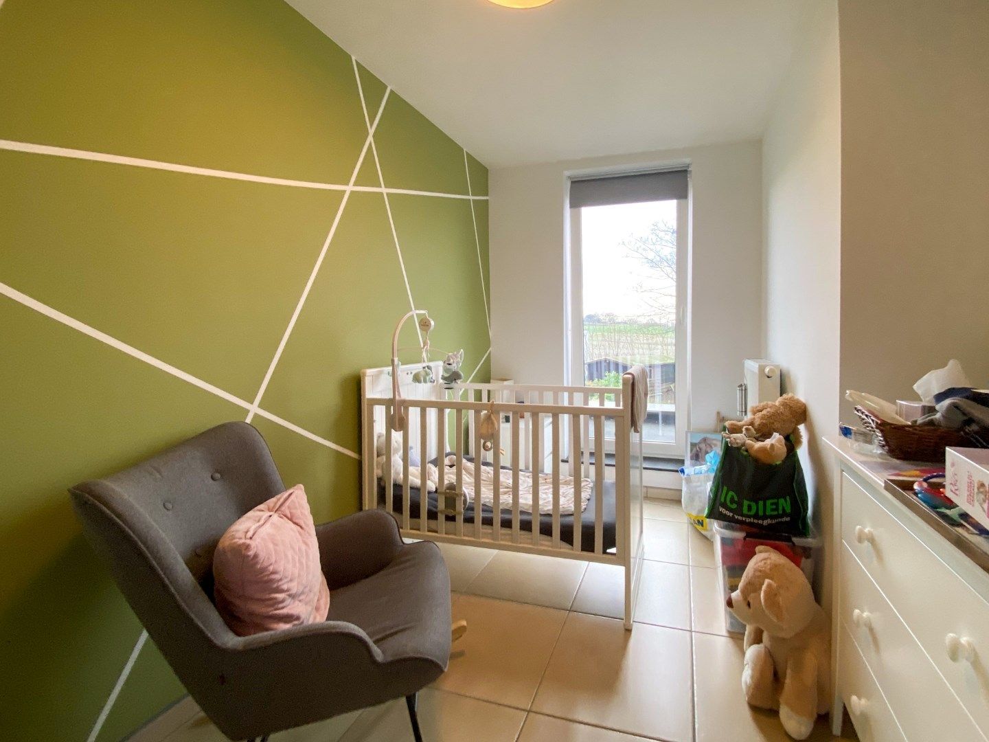 Recente woning met 3 slaapkamers, carport en tuin. foto 9