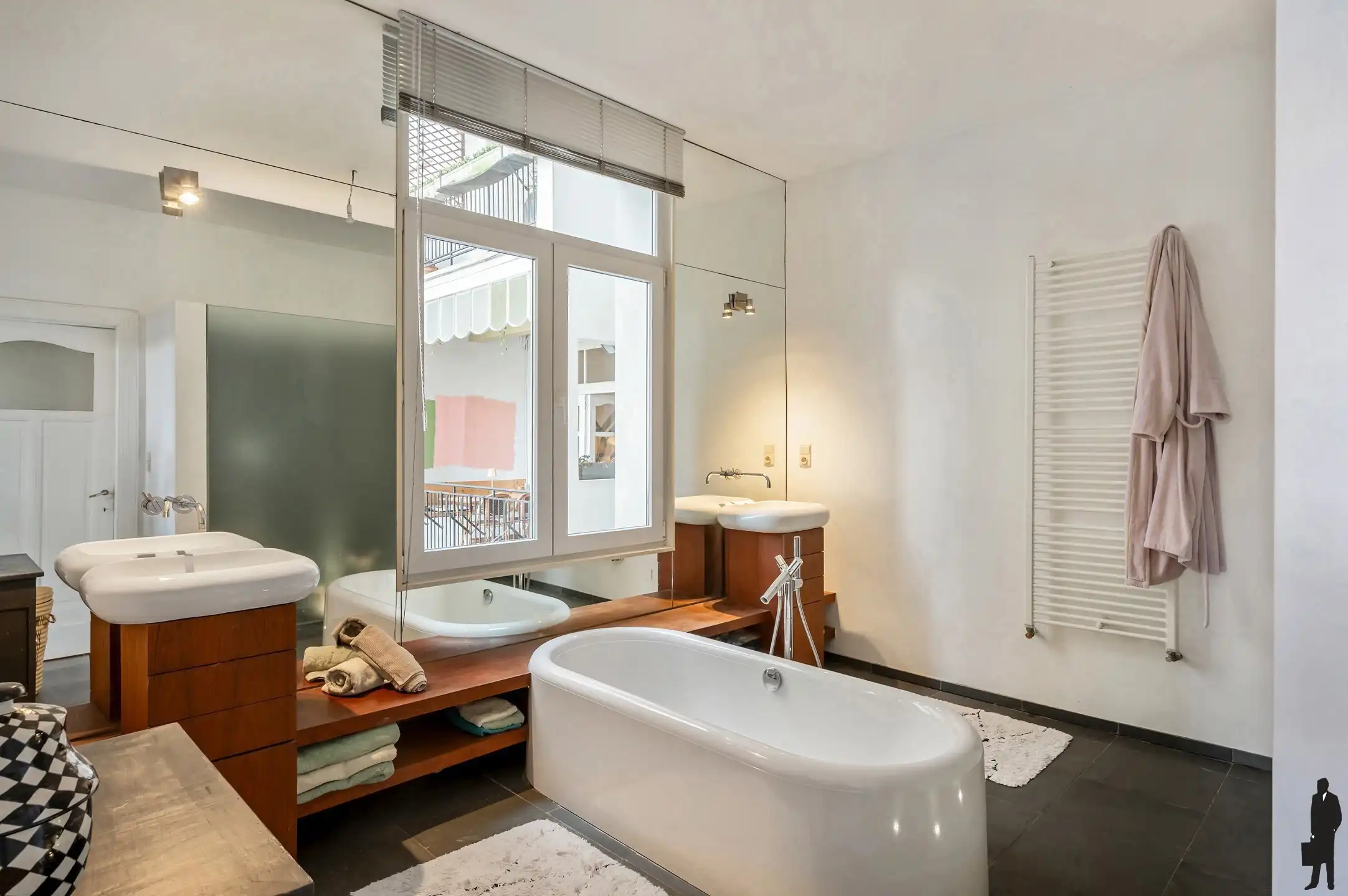 Lichtrijk appartement met authentieke charme foto 19