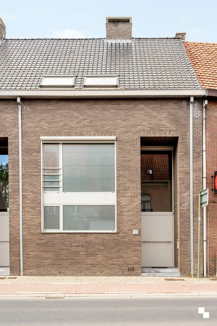 Instapklare woning met drie slaapkamers en achteruitweg foto 15