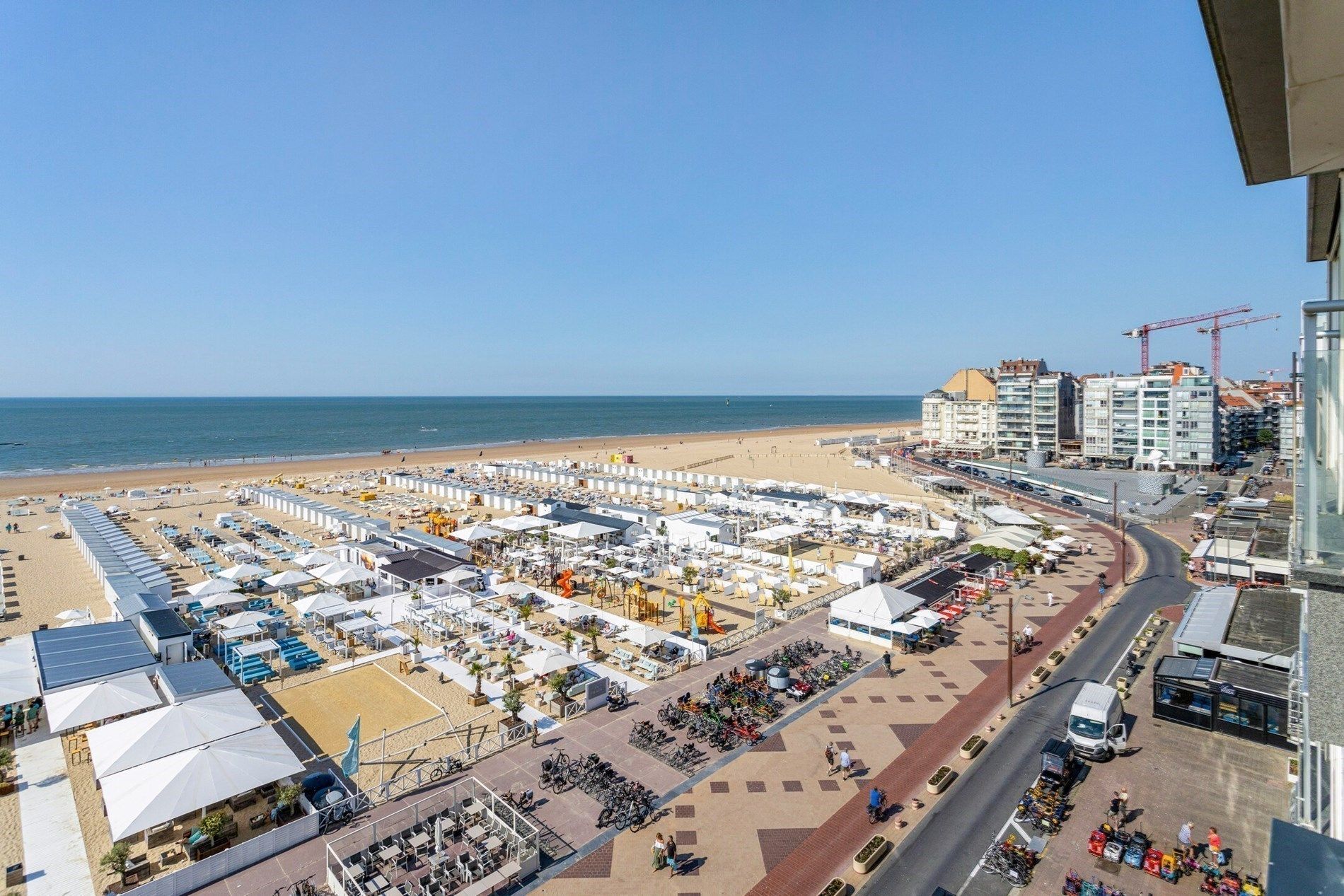  Gezellig en prachtig gerenoveerd vakantie appartement met frontaal zeezicht.  foto 24