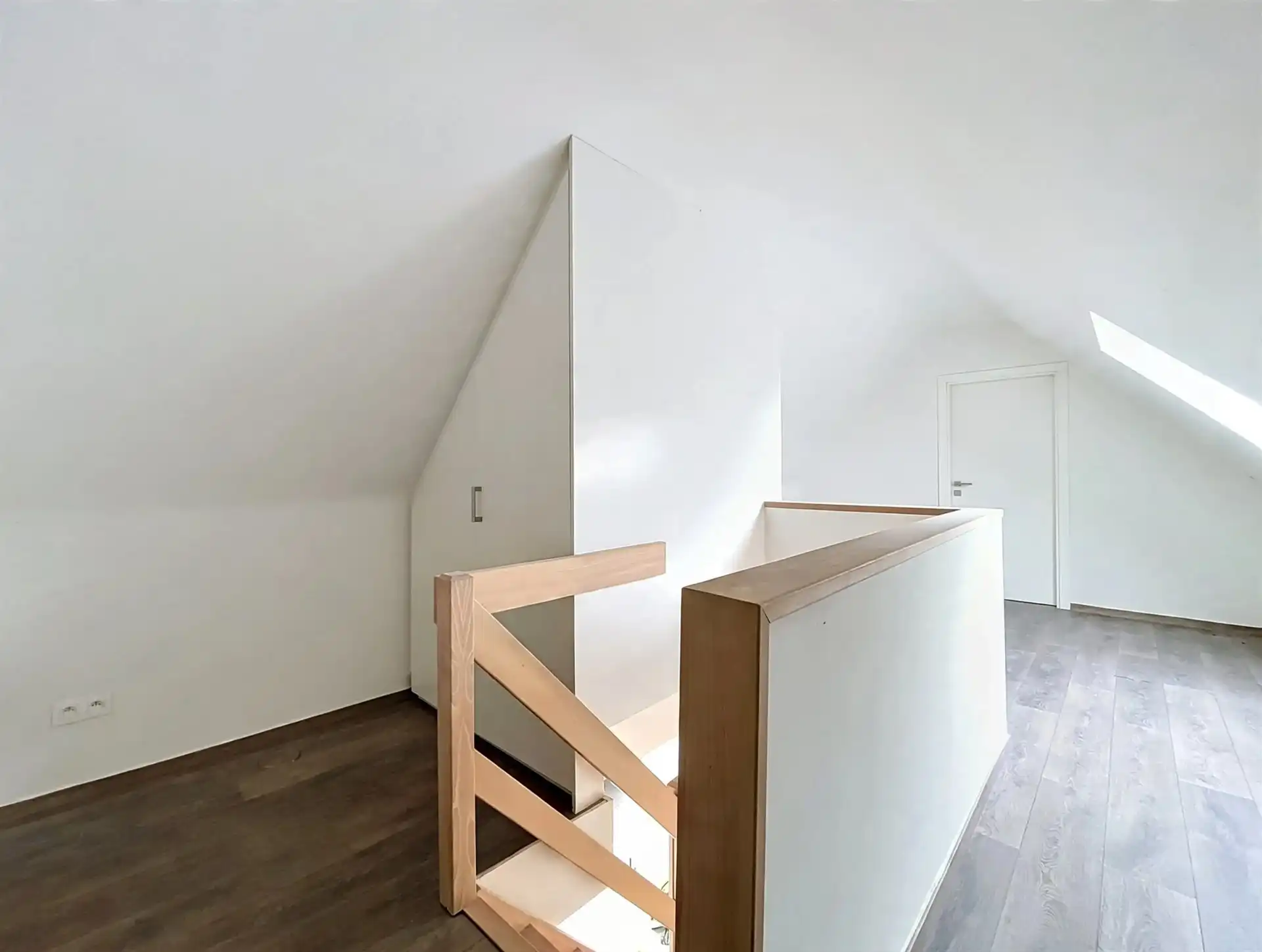 Modern 2-slaapkamer appartement met carport! foto 9