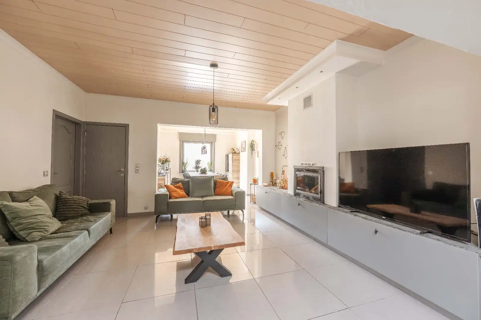 RUIME EN INSTAPKLARE WONING MET 3 SLAAPKAMERS EN CHARMANTE TUIN! foto 9